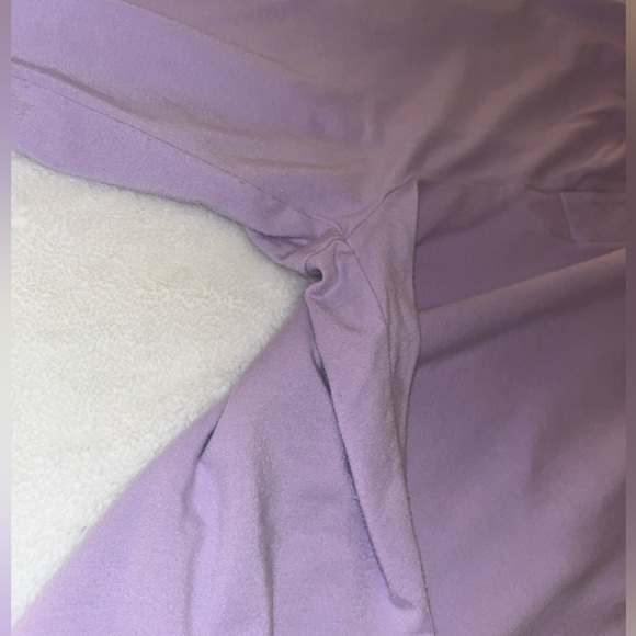 Skims Set - Boyfriend Long Sleeve Tshirt & Loose Pants in LILAC - Large - Picture 15 of 16